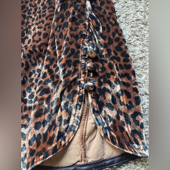 SOFT SURROUNDINGS Icon Silk Velvet Poets Tunic Top. Color: Natural Animal - Picture 11 of 11